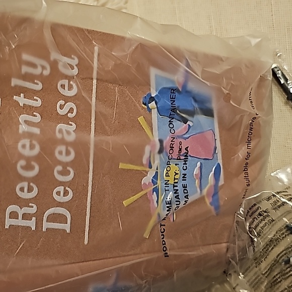 AMC Beetlejuice - The Handbook Popcorn Bucket & Tumbler W/Sandstorm Topper - Picture 4 of 6